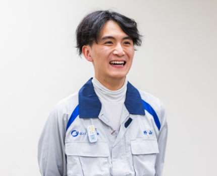 先輩社員の外山さん